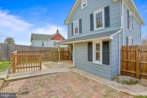 Exterior - 13 E St, Brunswick, MD 21716 photo 3 of 6