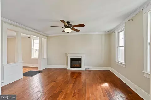 Living - 13 E St, Brunswick, MD 21716 photo 1 of 2