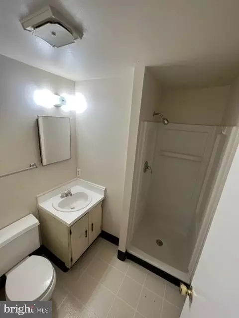 Bath - 41 N Pendleton Ct #14E, Frederick, MD 21703 photo 3 of 4
