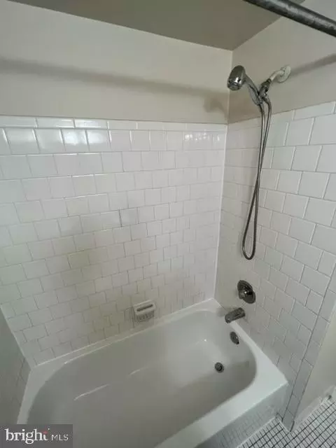 Bath - 41 N Pendleton Ct #14E, Frederick, MD 21703 photo 2 of 4