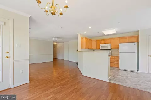 Living - 593 Cawley Dr #3 1D, Frederick, MD 21703 photo 7 of 8