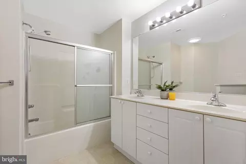 Bath - 593 Cawley Dr #3 1D, Frederick, MD 21703 photo 1 of 1