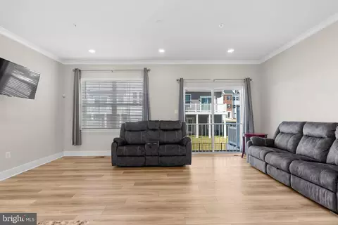 Living - 1319 Arvon Trl, Frederick, MD 21702 photo 2 of 4