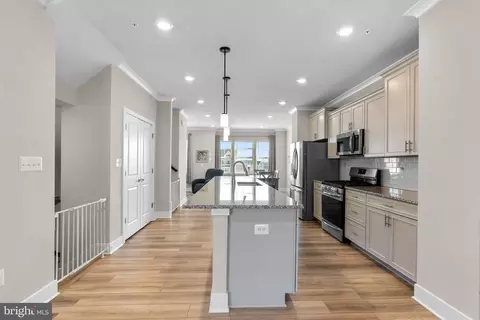 Kitchen - 1319 Arvon Trl, Frederick, MD 21702 photo 2 of 6