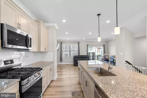 Kitchen - 1319 Arvon Trl, Frederick, MD 21702 photo 4 of 6