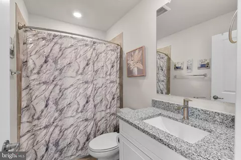 Bath - 1319 Arvon Trl, Frederick, MD 21702 photo 3 of 4