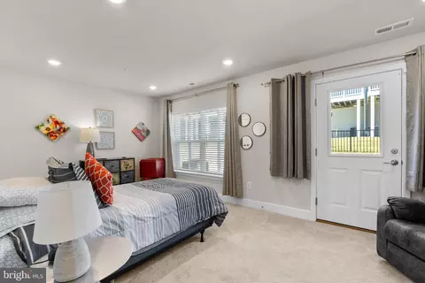 Bedroom - 1319 Arvon Trl, Frederick, MD 21702 photo 6 of 9
