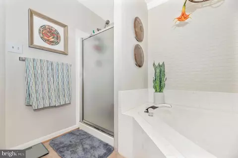 Bath - 2490 Lakeside Dr, Frederick, MD 21702 photo 2 of 3