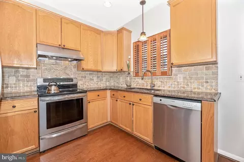 Kitchen - 2490 Lakeside Dr, Frederick, MD 21702 photo 4 of 5
