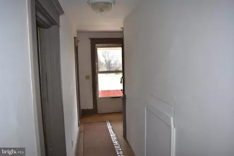 Entry Way - 6726 Jefferson Blvd, Frederick, MD 21703 photo 5 of 17