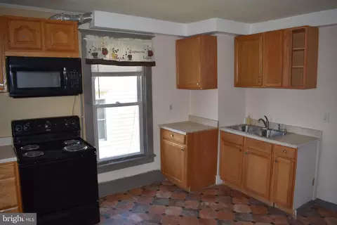 Entry Way - 6726 Jefferson Blvd, Frederick, MD 21703 photo 3 of 17