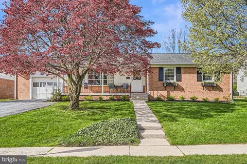 13 Fairview Ave, Frederick, MD 21701