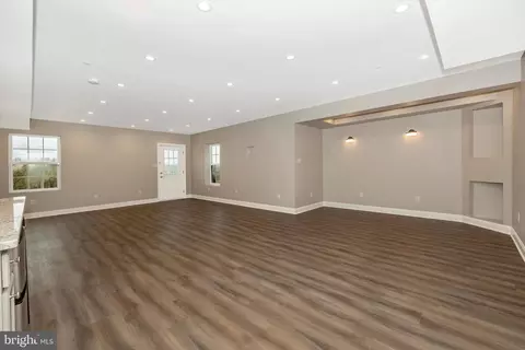 Living - 6719 Plantation Rd, Frederick, MD 21701 photo 10 of 11