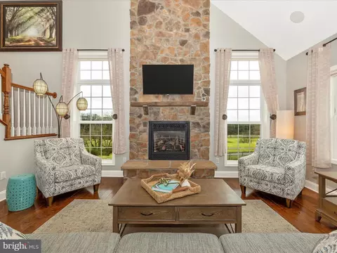 Living - 6719 Plantation Rd, Frederick, MD 21701 photo 2 of 11