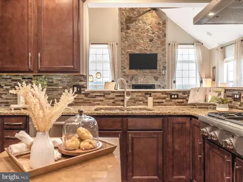 Kitchen - 6719 Plantation Rd, Frederick, MD 21701 photo 4 of 6