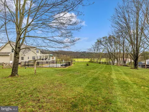 Exterior - 6719 Plantation Rd, Frederick, MD 21701 photo 17 of 20