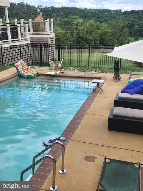 Exterior - 6719 Plantation Rd, Frederick, MD 21701 photo 10 of 20
