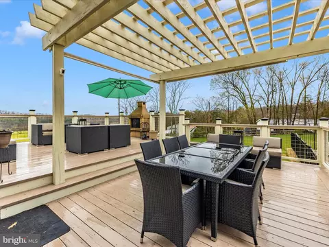 Exterior - 6719 Plantation Rd, Frederick, MD 21701 photo 6 of 20