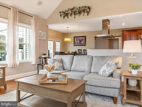 Living - 6719 Plantation Rd, Frederick, MD 21701 photo 5 of 11