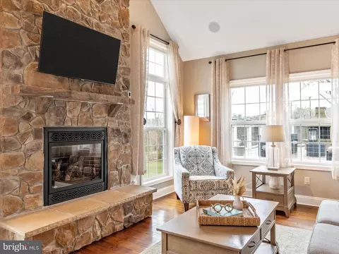 Living - 6719 Plantation Rd, Frederick, MD 21701 photo 4 of 11