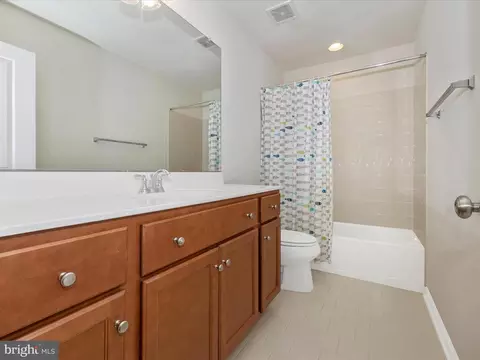 Bath - 5512 Hawk Ridge Rd, Frederick, MD 21704 photo 5 of 7