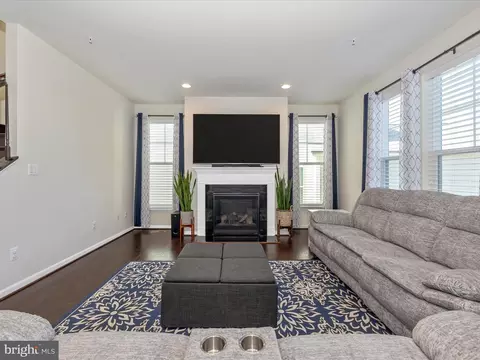 Living - 5512 Hawk Ridge Rd, Frederick, MD 21704 photo 3 of 5