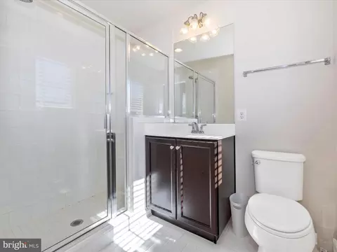 Bath - 5512 Hawk Ridge Rd, Frederick, MD 21704 photo 6 of 7
