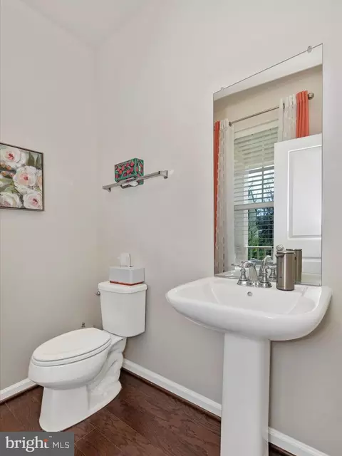 Bath - 5512 Hawk Ridge Rd, Frederick, MD 21704 photo 1 of 7