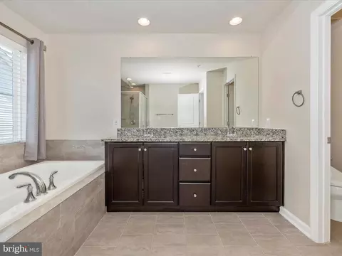 Bath - 5512 Hawk Ridge Rd, Frederick, MD 21704 photo 3 of 7