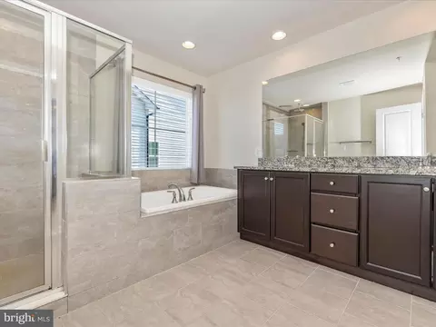 Bath - 5512 Hawk Ridge Rd, Frederick, MD 21704 photo 2 of 7