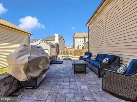 Exterior - 5512 Hawk Ridge Rd, Frederick, MD 21704 photo 5 of 12