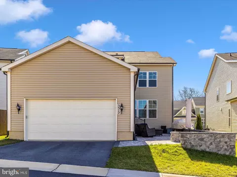 Exterior - 5512 Hawk Ridge Rd, Frederick, MD 21704 photo 9 of 12