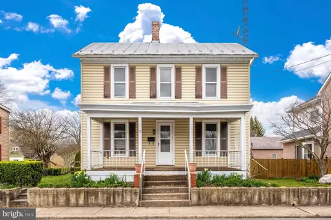 19 Walnut St, Thurmont, MD 21788