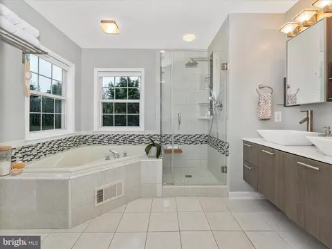 Bath - 840 Geronimo Dr, Frederick, MD 21701 photo 2 of 5