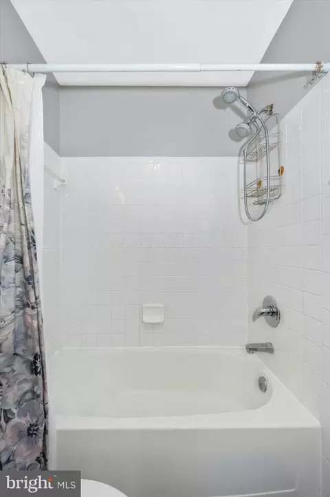 Bath - 5185 Duke Ct, Frederick, MD 21703 photo 3 of 5
