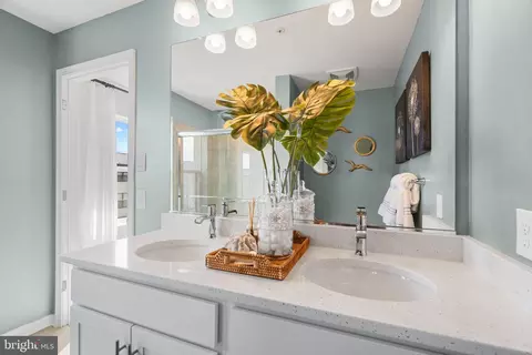 Bath - 366 Tiller St, Frederick, MD 21701 photo 4 of 5