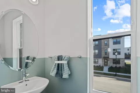 Bath - 366 Tiller St, Frederick, MD 21701 photo 1 of 5