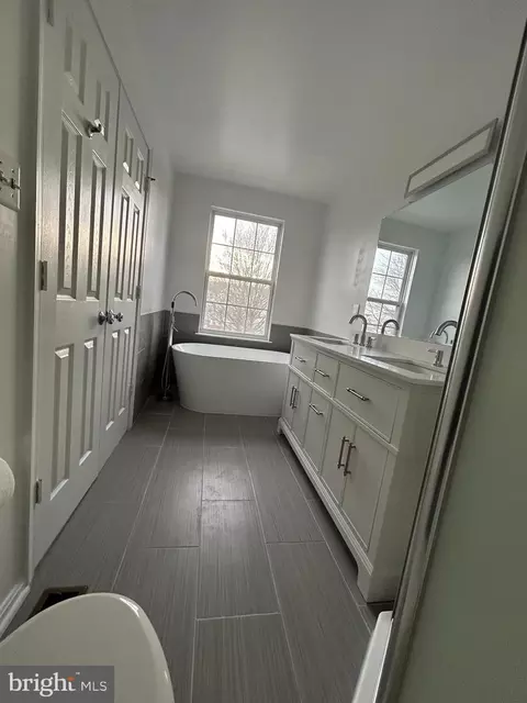 Bath - 5039 Saint Simon Ter, Frederick, MD 21703 photo 9 of 12