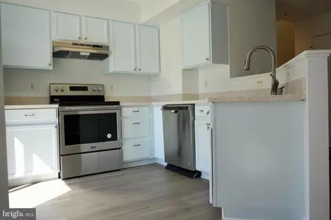 Kitchen - 5039 Saint Simon Ter, Frederick, MD 21703 photo 4 of 6