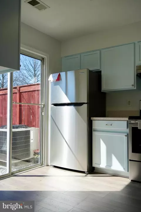 Kitchen - 5039 Saint Simon Ter, Frederick, MD 21703 photo 6 of 6