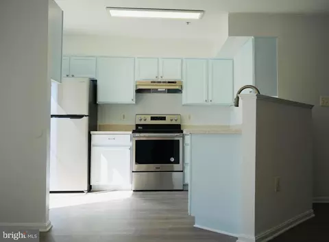 Kitchen - 5039 Saint Simon Ter, Frederick, MD 21703 photo 3 of 6