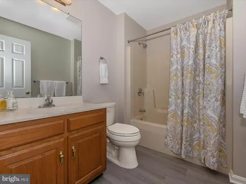 Bath - 2432 Cobblestone Way, Frederick, MD 21702 photo 3 of 4