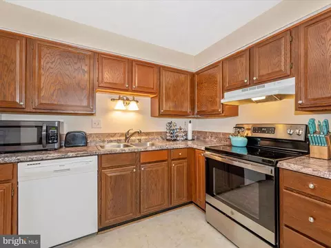 Kitchen - 6629 Haydown Ct, Frederick, MD 21703 photo 3 of 5