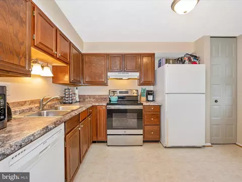 Kitchen - 6629 Haydown Ct, Frederick, MD 21703 photo 4 of 5