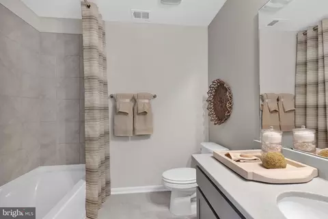 Bath - 736 Bond St, Frederick, MD 21701 photo 4 of 7