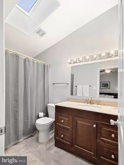 Bath - 8002 Reed Ct, Frederick, MD 21701 photo 2 of 5