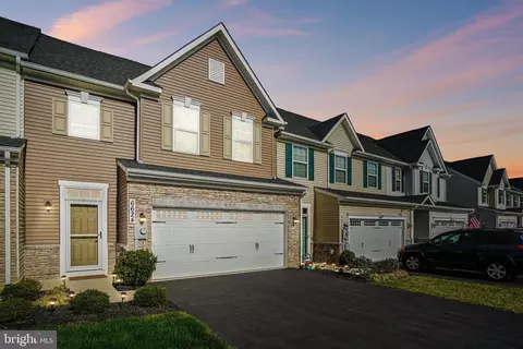 6624 Blue Beech Dr, Frederick, MD 21703 photo 2
