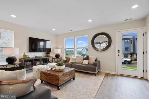 Living - 364 Tiller St, Frederick, MD 21701 photo 2 of 4