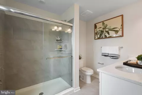 Bath - 364 Tiller St, Frederick, MD 21701 photo 6 of 7