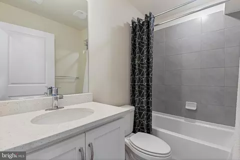 Bath - 364 Tiller St, Frederick, MD 21701 photo 1 of 7